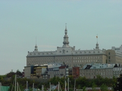 Pavillon Camille-Roy vu du port