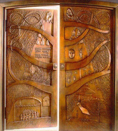 Détail de la porte de la crypte des prêtres du Séminaire de Québec sous la Basilique-Cathédrale Notre-Dame de Québec par madame Lucienne Cornet Détail de la porte de la crypte des prêtres du Séminaire de Québec sous la Basilique-Cathédrale Notre-Dame de Québec par madame Lucienne Cornet