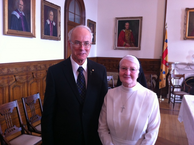 Banquet 350e 14 avril 2013 Chanoine Jacques Roberge et Soeur Héléne Marquis, supérieur générale de la Fédération des Augustines