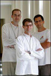 Le New-Yorkais Benjamin Martin, le Texan Morgan Rice et le Sherbrookois Martin Bolduc symbolisent les pr�tres de demain.Photo Jocelyn Bernier, Le Soleil