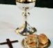 Jésus se prend en main, il se bénit lui-même, il montre qu'il a mal et il se donne. Eucharistie du Jeudi saint.