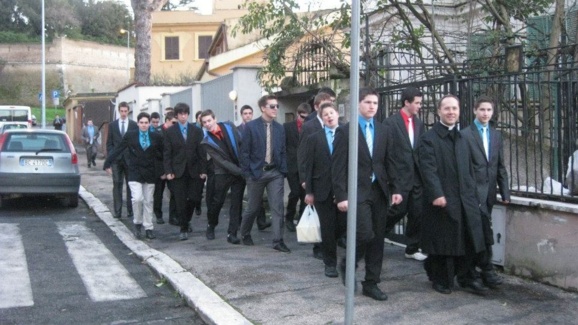 L'abbé Jimmy Rodrique avec les élèves du Petit Séminaire diocésain de Québec lors d'un pèlrinage à Rome en mars 2013 L'abbé Jimmy Rodrique avec les élèves du Petit Séminaire diocésain de Québec lors d'un pèlrinage à Rome en mars 2013